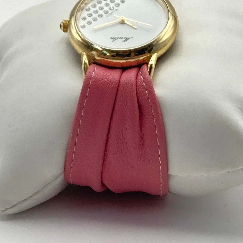 Vintage Moulin Women's Watch Gold Tone 30mm Crystals MOP Dial New Battery 6.25